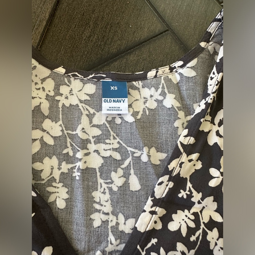 5 for $20 Deal- Old Navy Floral Dress- Size XS - Picture 4 of 7